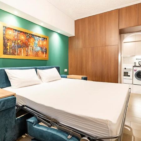 Cute Tiny Apartment In The Heart Of Flisvos أثينا المظهر الخارجي الصورة