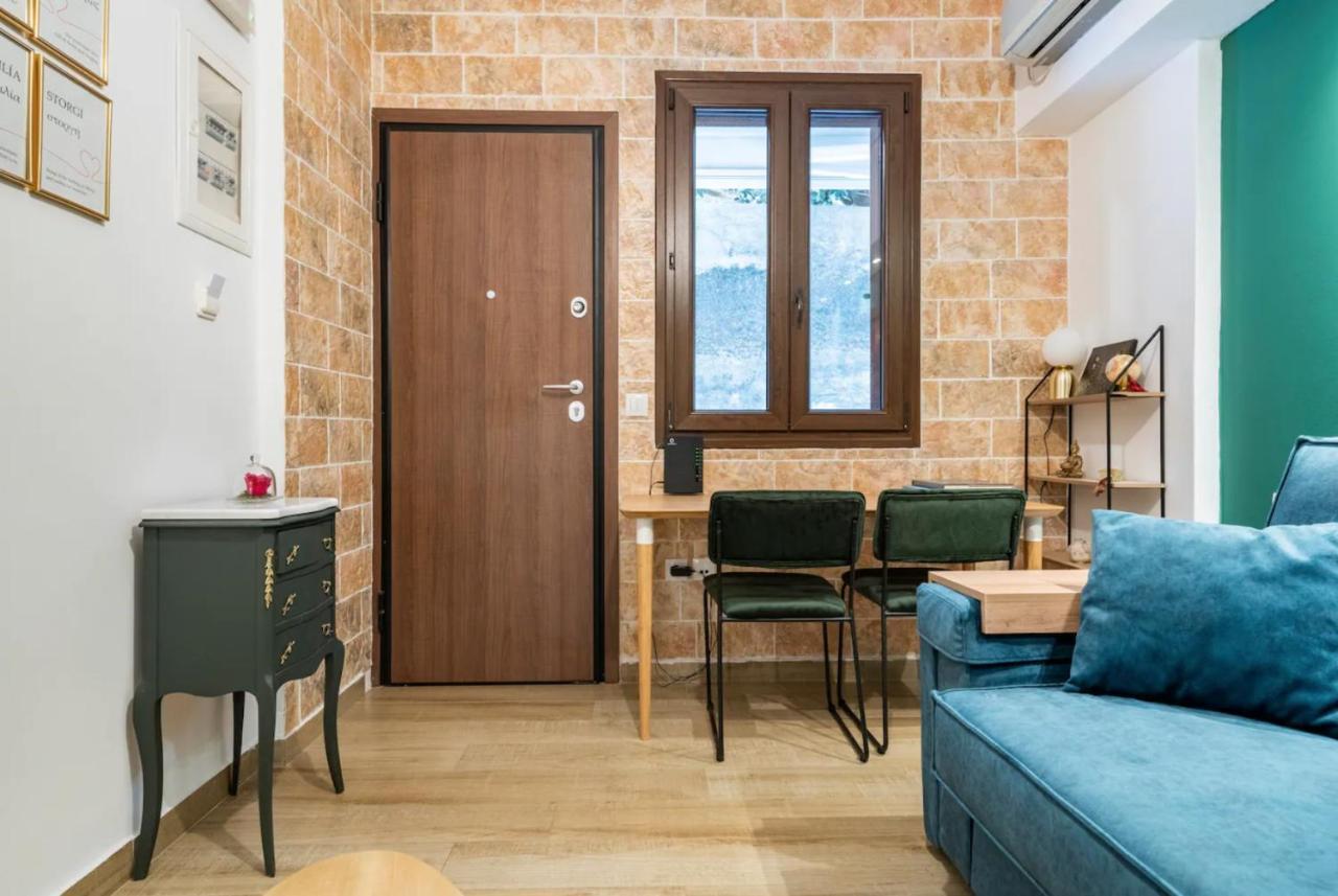 Cute Tiny Apartment In The Heart Of Flisvos أثينا المظهر الخارجي الصورة