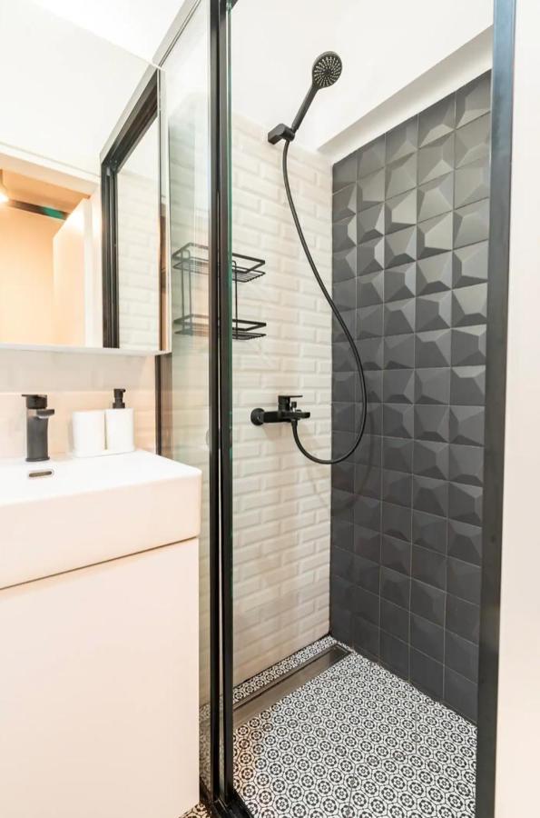 Cute Tiny Apartment In The Heart Of Flisvos أثينا المظهر الخارجي الصورة