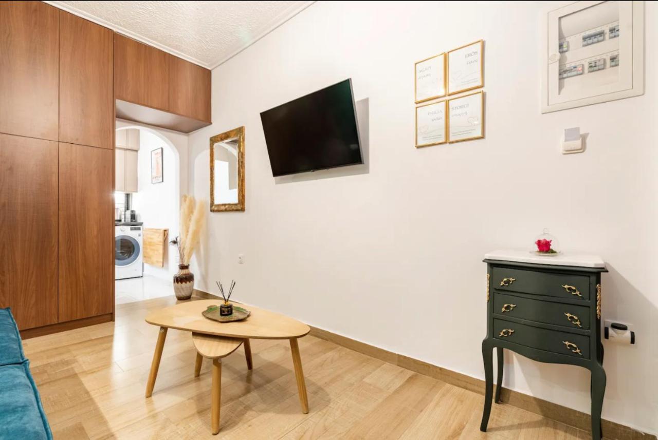 Cute Tiny Apartment In The Heart Of Flisvos أثينا المظهر الخارجي الصورة