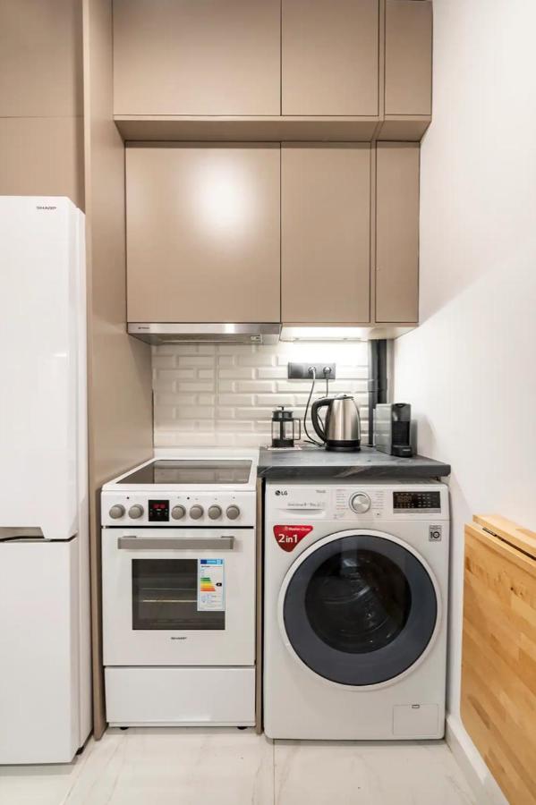 Cute Tiny Apartment In The Heart Of Flisvos أثينا المظهر الخارجي الصورة